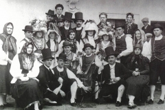 Gruppo Folkloristico anni 30 (Archivio Vittorio Di Lenardo)